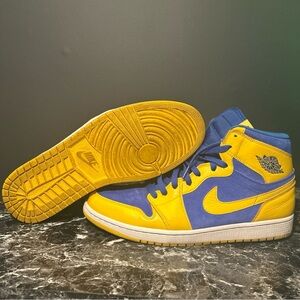 Nike Air Jordan 1 Retro High OG “Laney” 2013 555088-707 Men’s 13 OG box